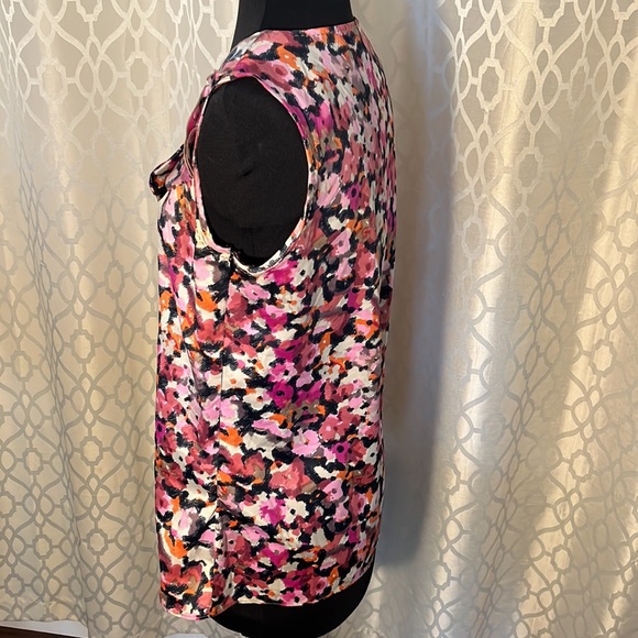 Banana Republic women’s sleeveless floral top size M with side zipper - Picture 4 of 9